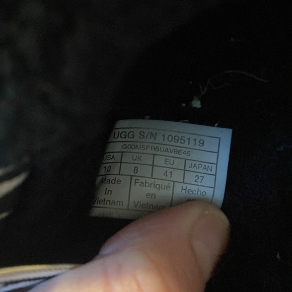 Women’s Black Open Toe Fuzzy Ugg Slippers - Picture 3 of 6